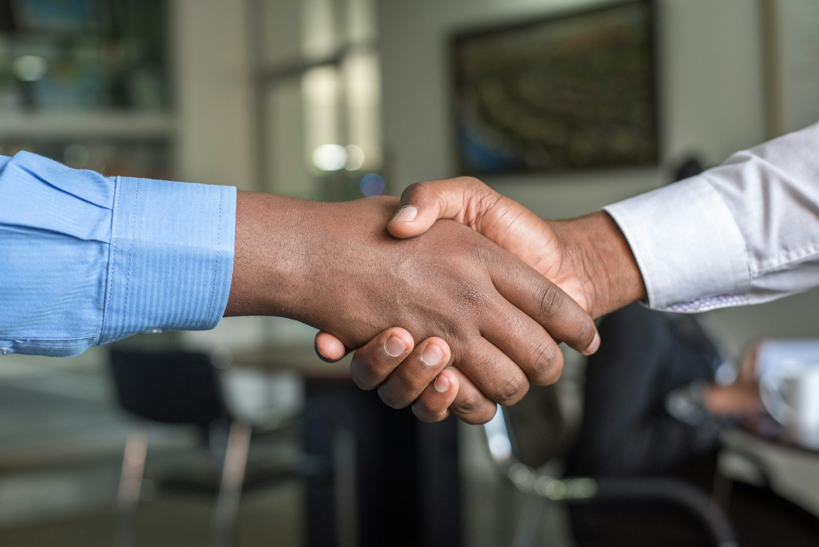 Consulenti Studio Capace in riunione con un cliente